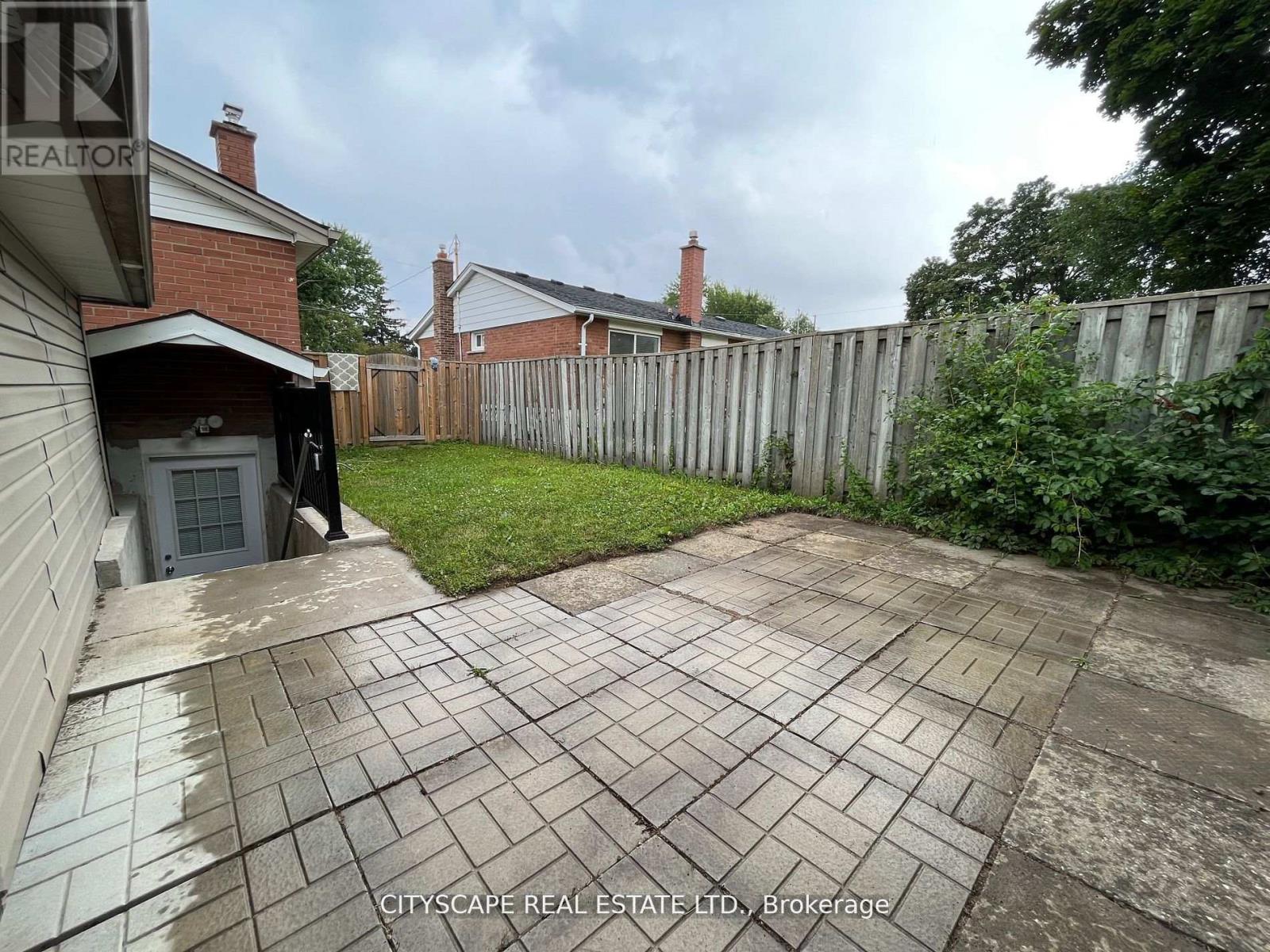Bsmt - 2 Leslie Street, Brampton, Ontario  L6X 2J4 - Photo 8 - W13551794