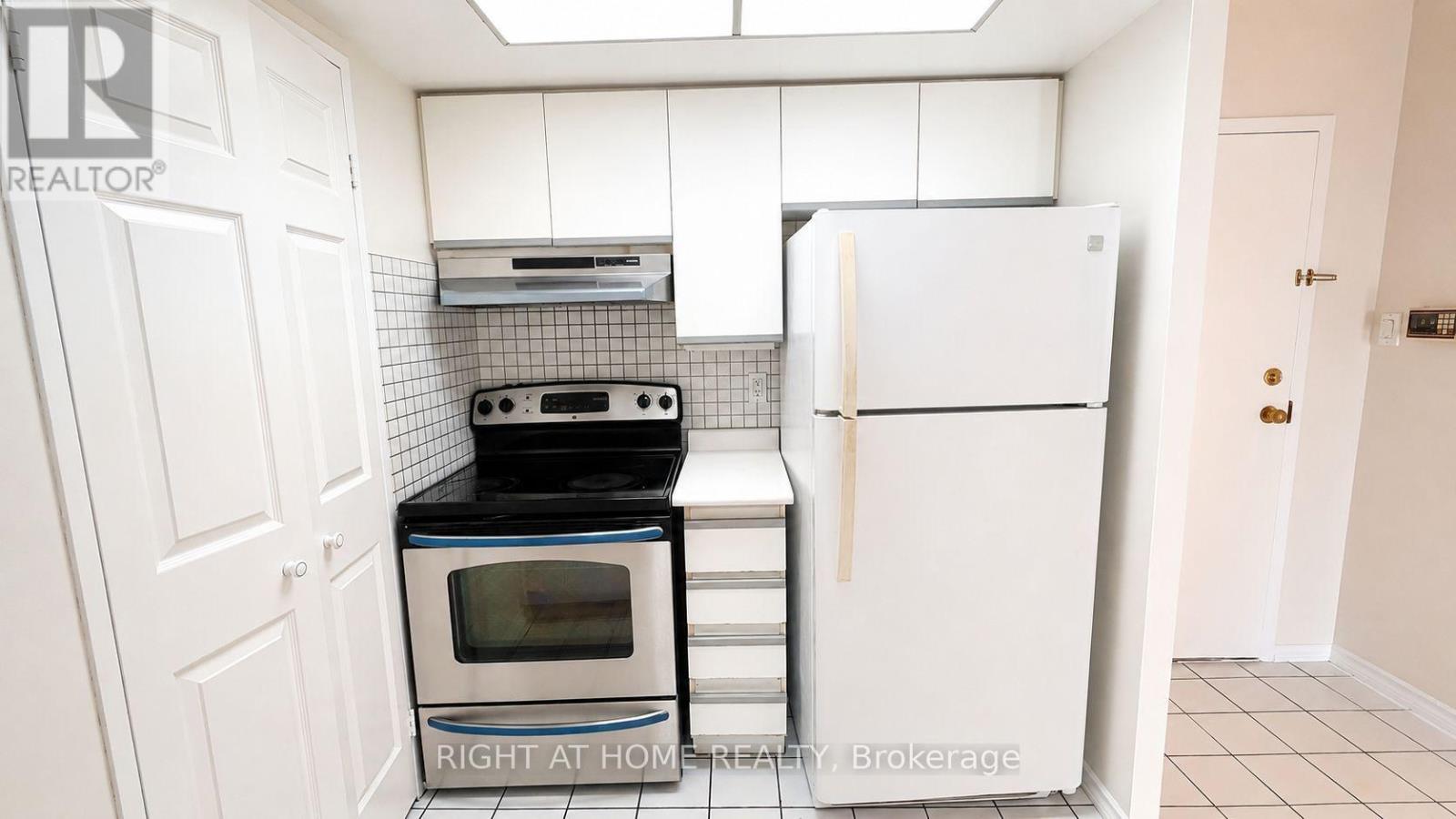 511 - 265 Enfield Place, Mississauga, Ontario  L5B 3Y6 - Photo 3 - W13551796