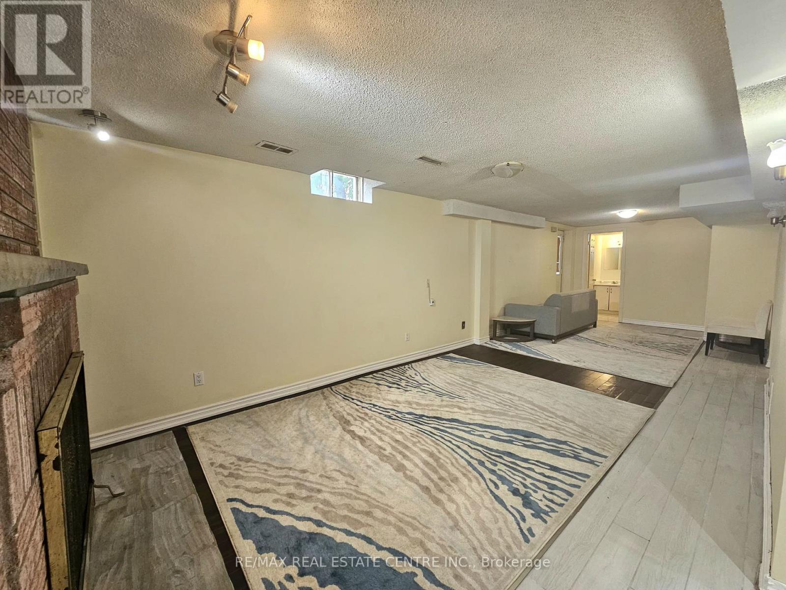 #2 - 1618 Mistburn Court, Mississauga (East Credit), Ontario  L5M 3X3 - Photo 3 - W13551798