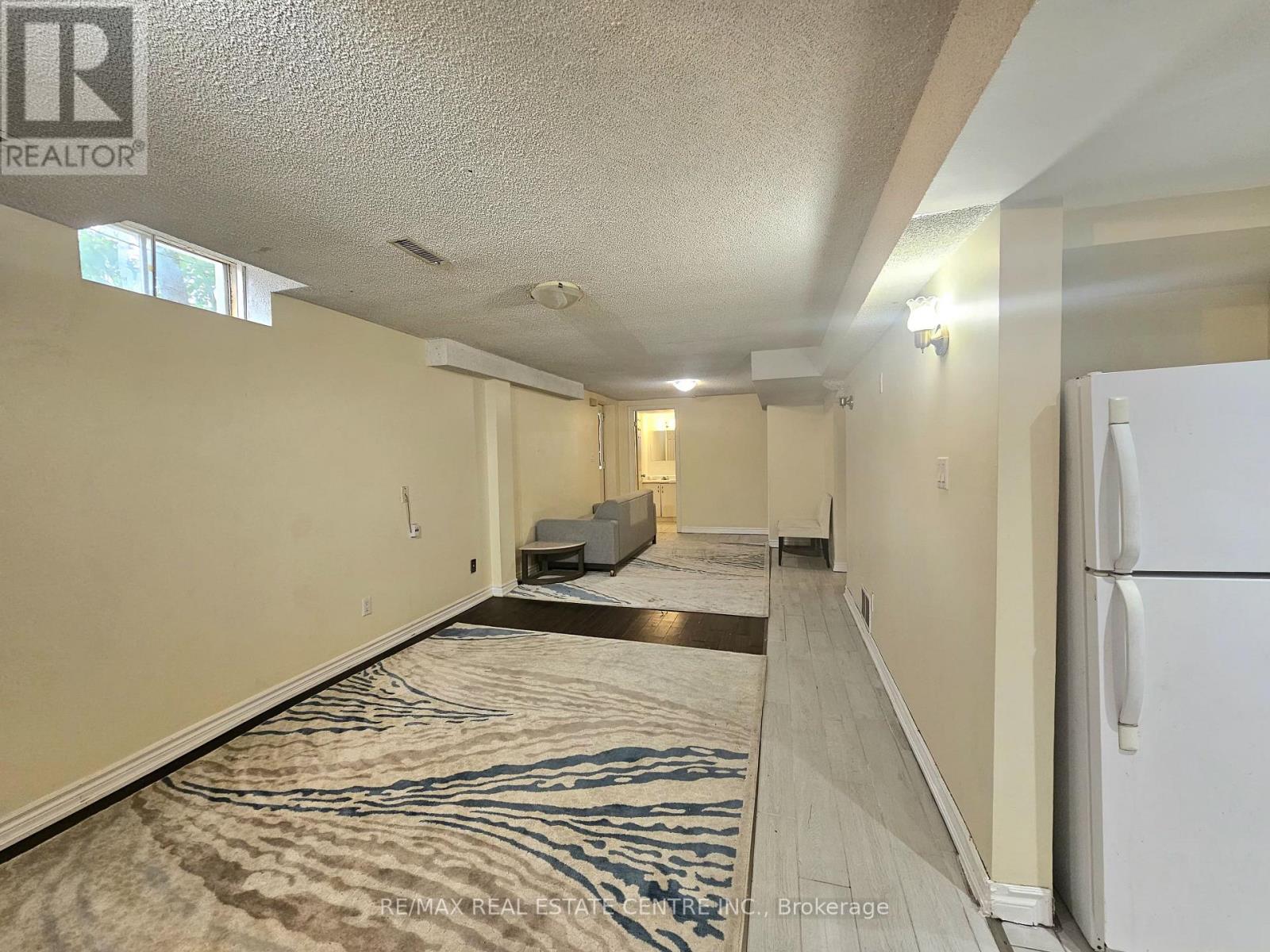 #2 - 1618 Mistburn Court, Mississauga (East Credit), Ontario  L5M 3X3 - Photo 4 - W13551798