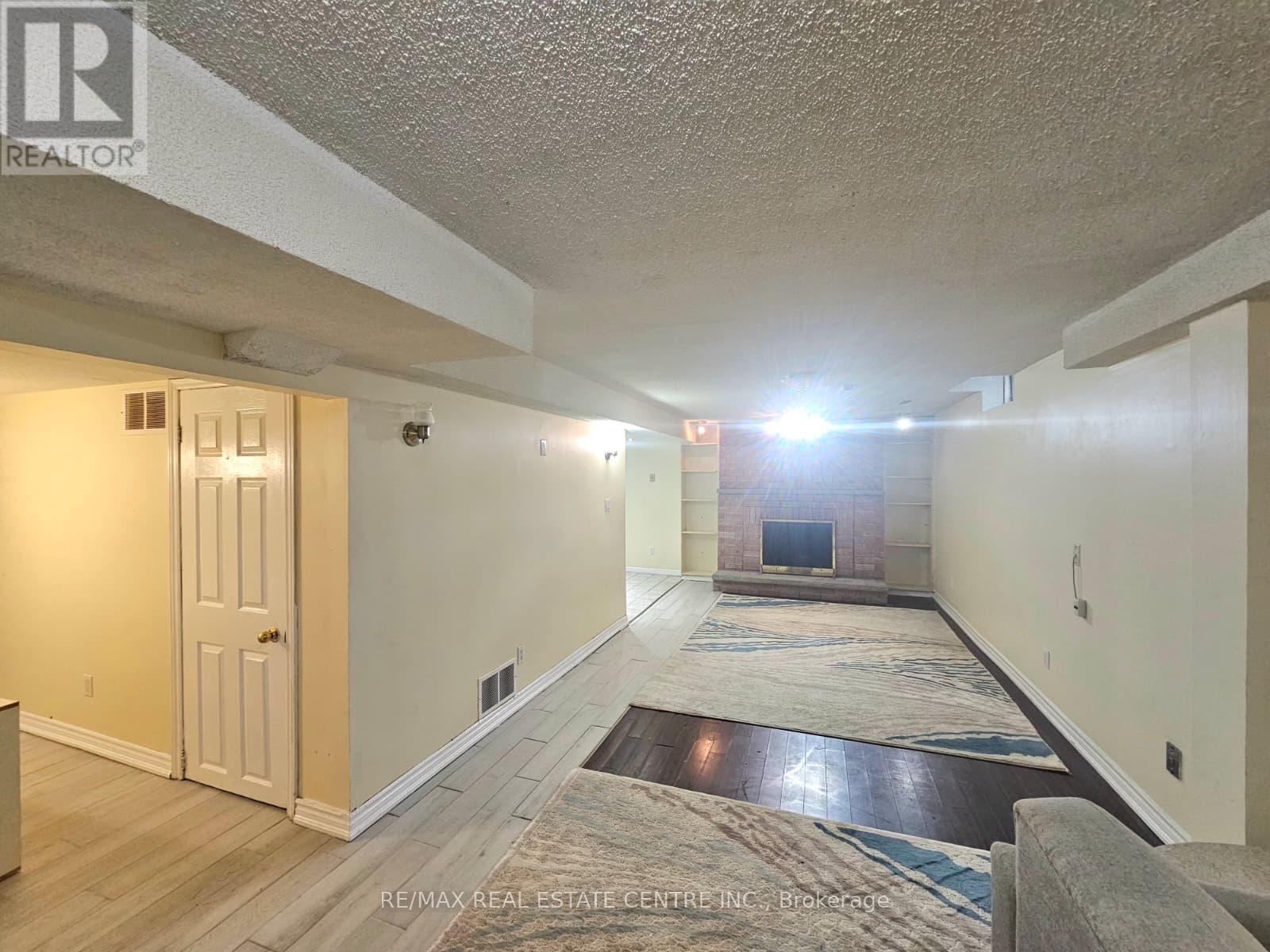 #2 - 1618 Mistburn Court, Mississauga (East Credit), Ontario  L5M 3X3 - Photo 8 - W13551798