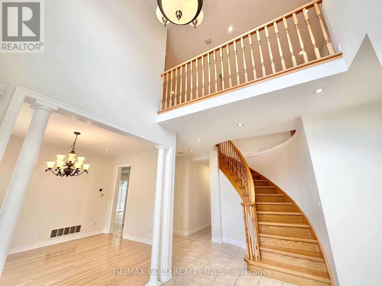 2293 Baronwood Drive, Oakville, Ontario  L6M 4Z6 - Photo 3 - W13551828