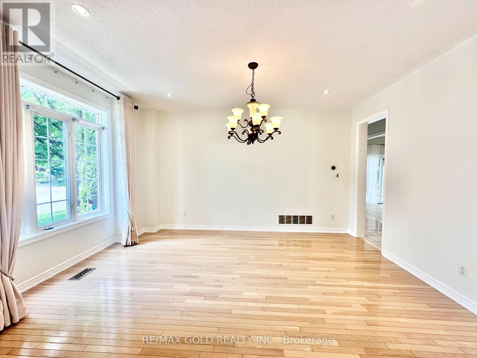 2293 Baronwood Drive, Oakville, Ontario  L6M 4Z6 - Photo 6 - W13551828