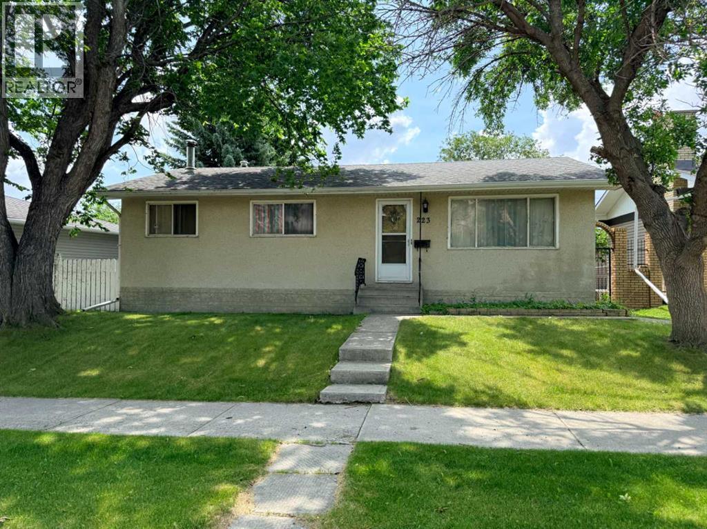 223 72 Avenue NE, Calgary, Alberta  T2K 0N8 - Photo 1 - A2328143