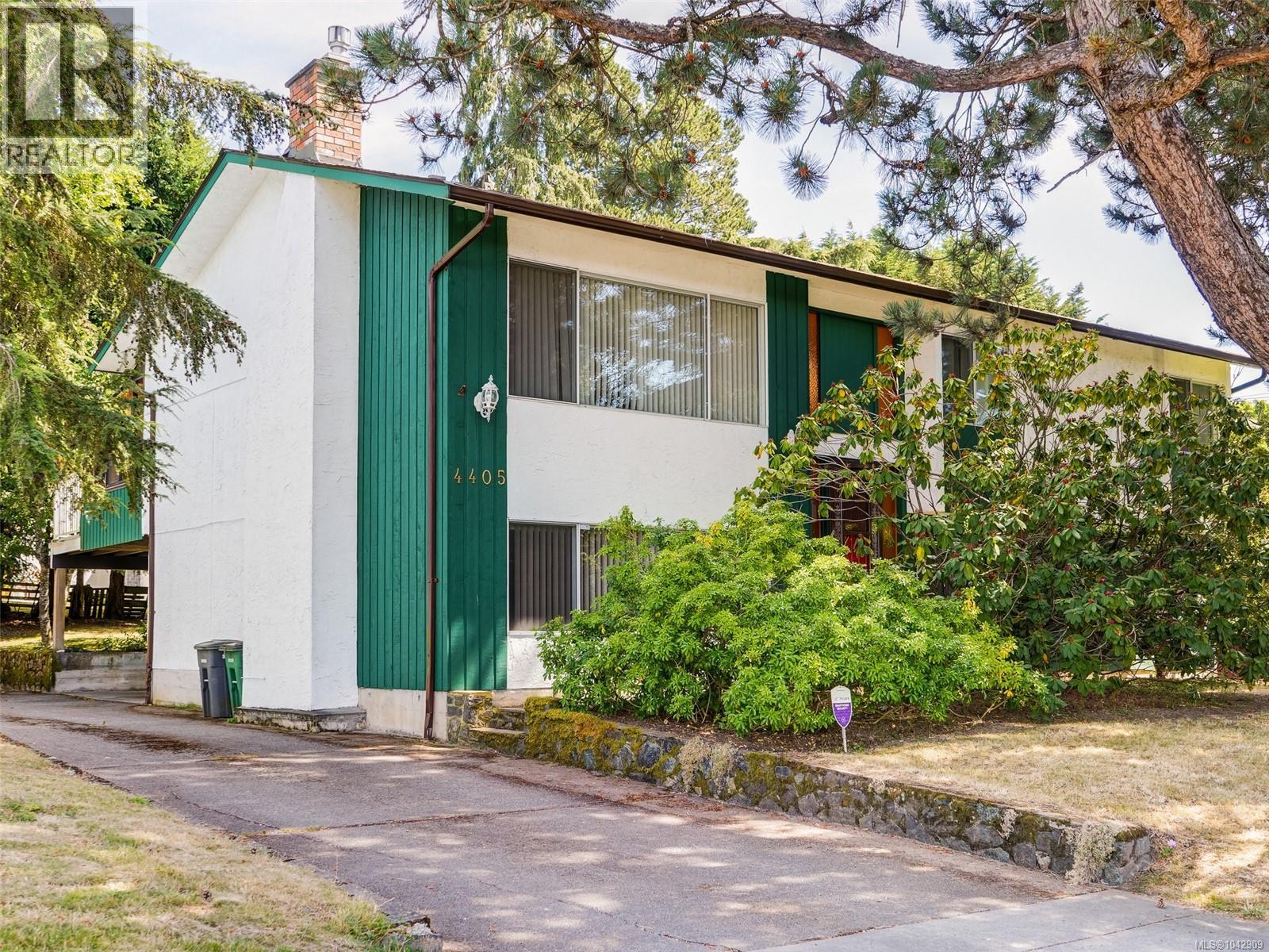 4405 Tyndall Ave, Saanich