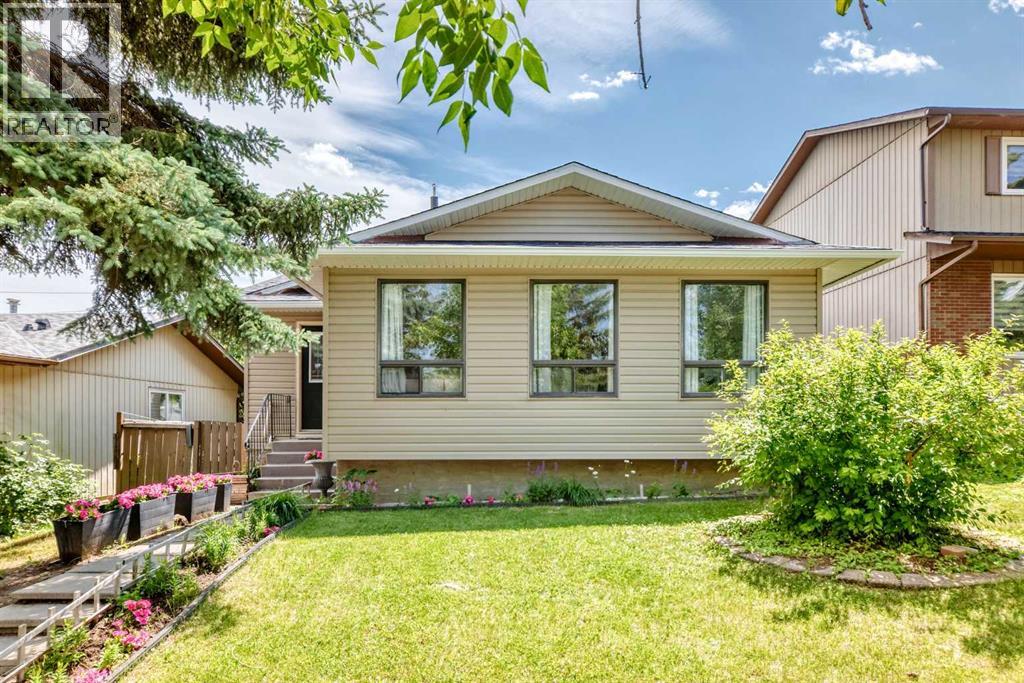 11 Bedford Drive NE, Calgary, Alberta  T3K 1L2 - Photo 1 - A2327391