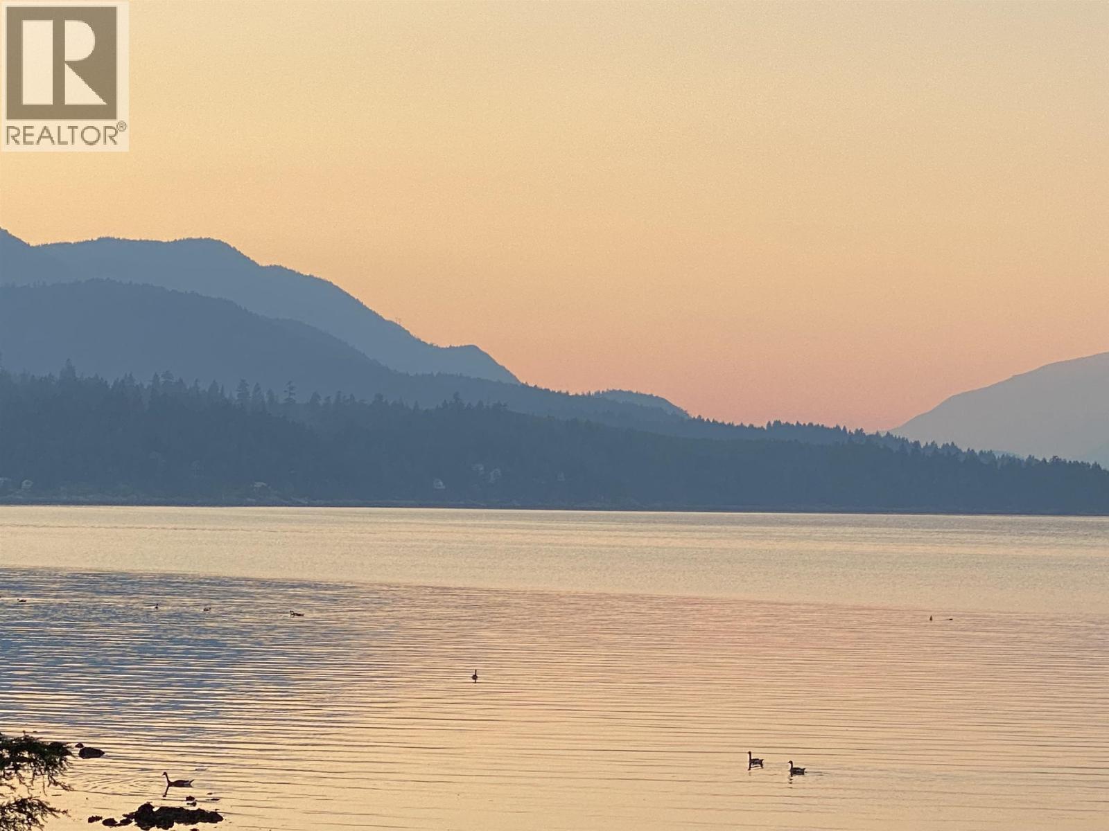 6448 N Gale Avenue, Sechelt, British Columbia  V7Z 0L1 - Photo 25 - R3145220
