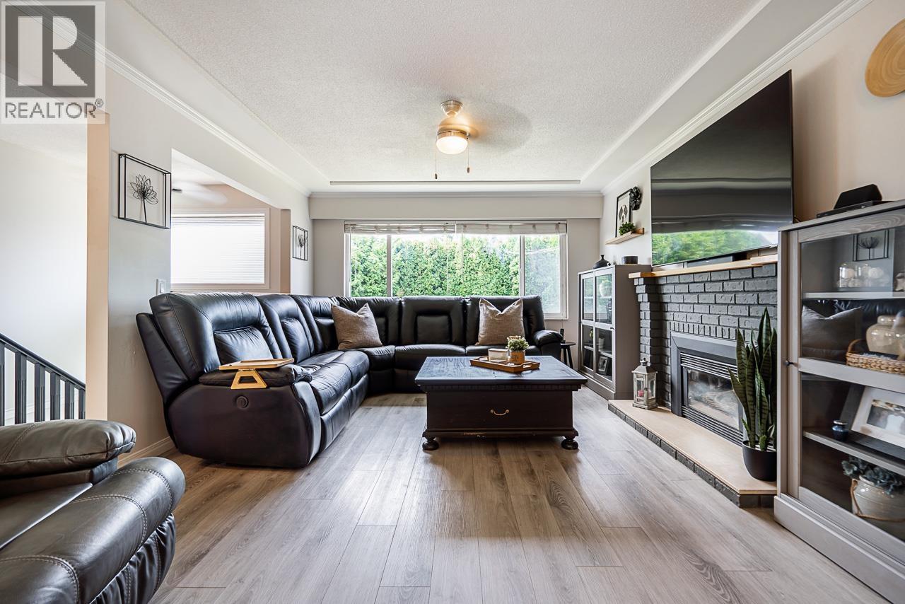 207 Mundy Street, Coquitlam, British Columbia V3K 5M1 - Photo 2 - R3145227