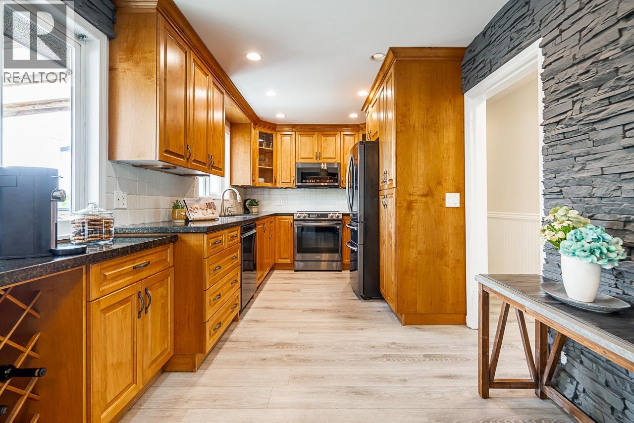 207 Mundy Street, Coquitlam, British Columbia V3K 5M1 - Photo 6 - R3145227