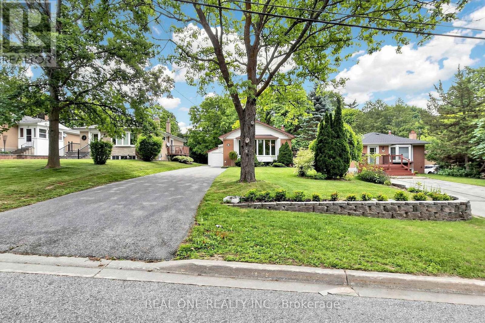 49 Bayview Parkway, Newmarket, Ontario L3Y 3W2 - Photo 2 - N13551838