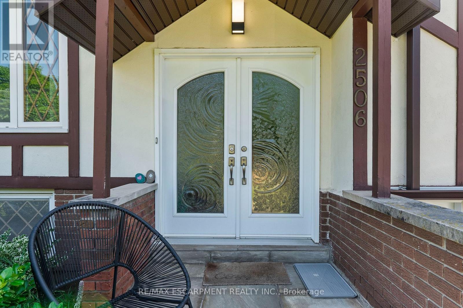 2506 Yarmouth Crescent, Oakville, Ontario  L6L 2M8 - Photo 3 - W13551864