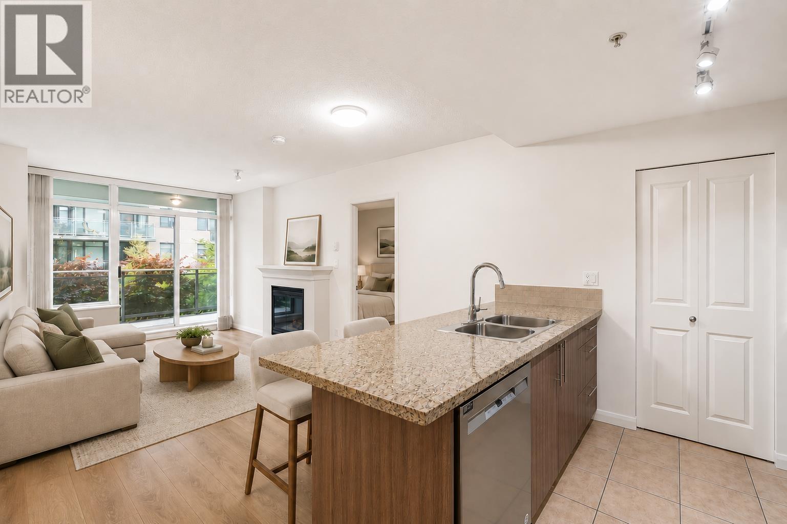 1005 898 Carnarvon Street, New Westminster, British Columbia  V3M 0C3 - Photo 3 - R3143366