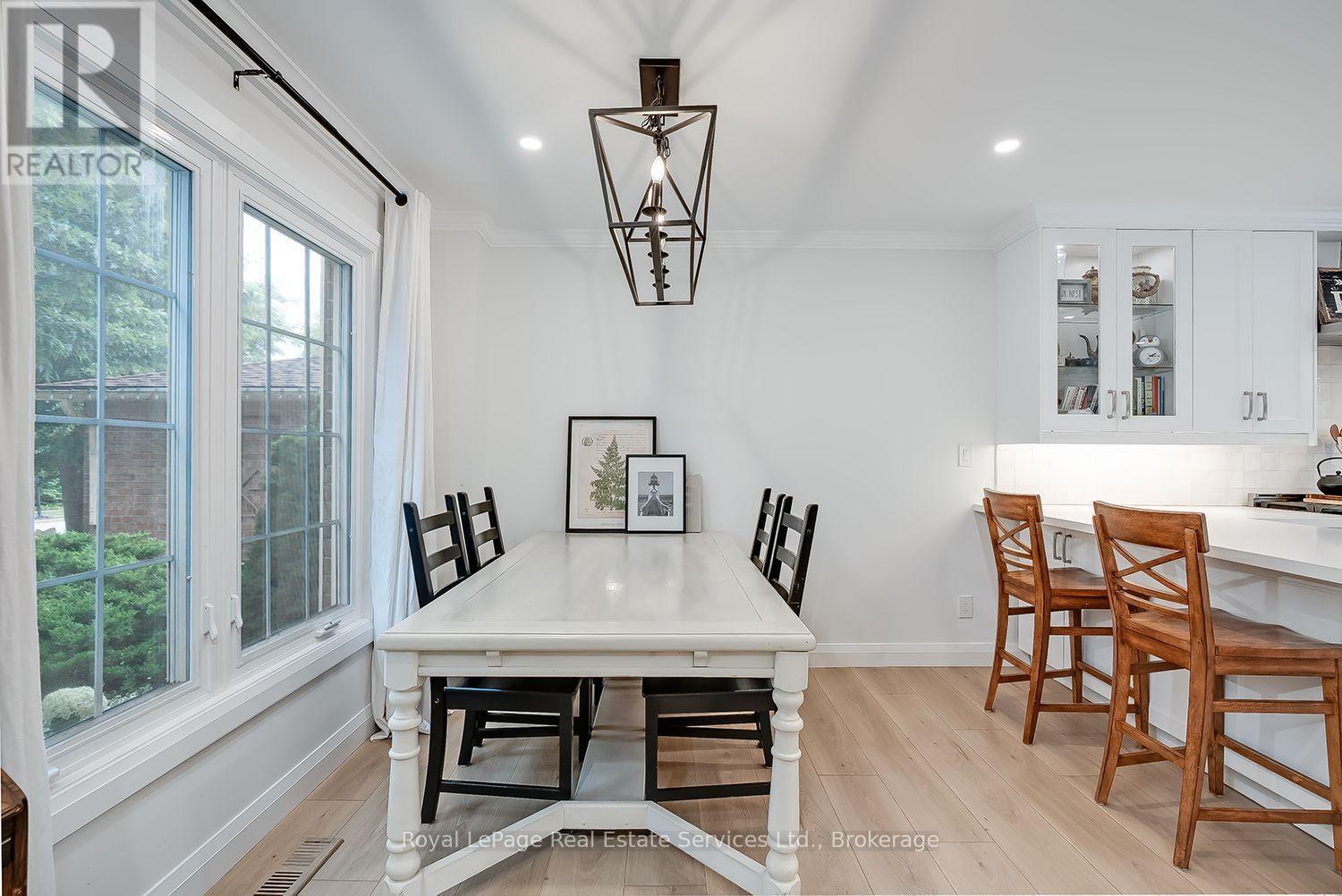 1484 Princeton Crescent, Oakville, Ontario  L6H 4H3 - Photo 5 - W13551904