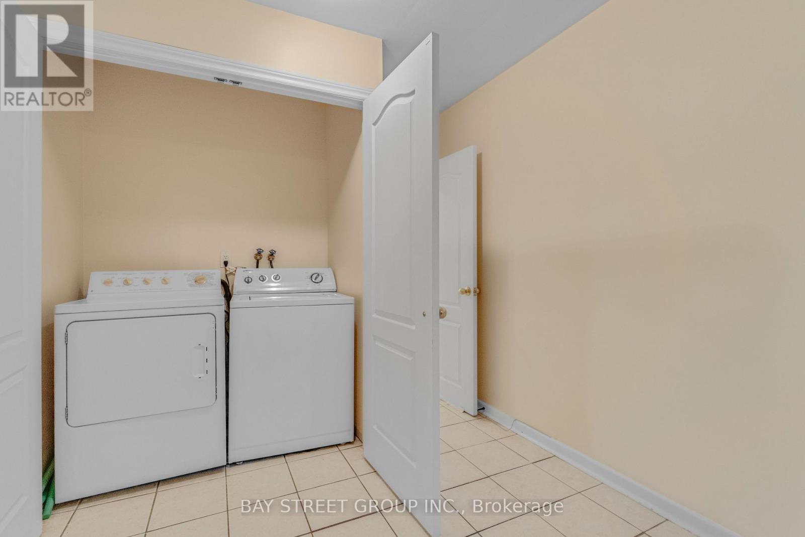 Upper - 40 Bellbury Crescent, Toronto (Don Valley Village), Ontario  M2J 2J8 - Photo 13 - C13551974