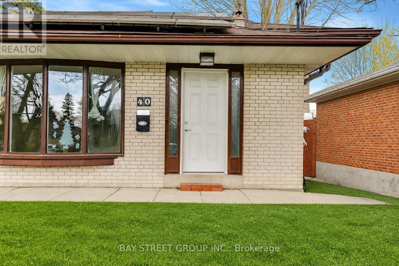 Upper - 40 Bellbury Crescent, Toronto (Don Valley Village), Ontario  M2J 2J8 - Photo 2 - C13551974