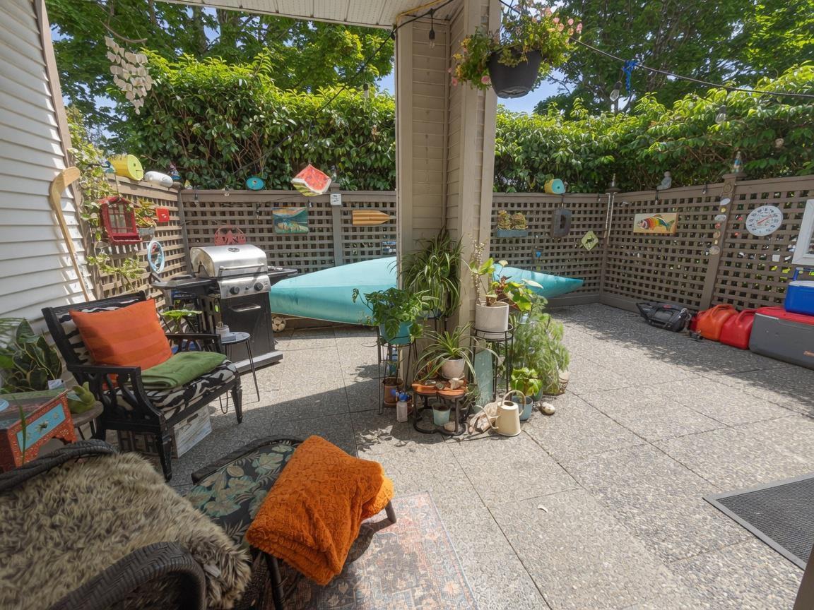 104 15991 Thrift Avenue, White Rock, British Columbia  V4B 2M9 - Photo 4 - R3142012