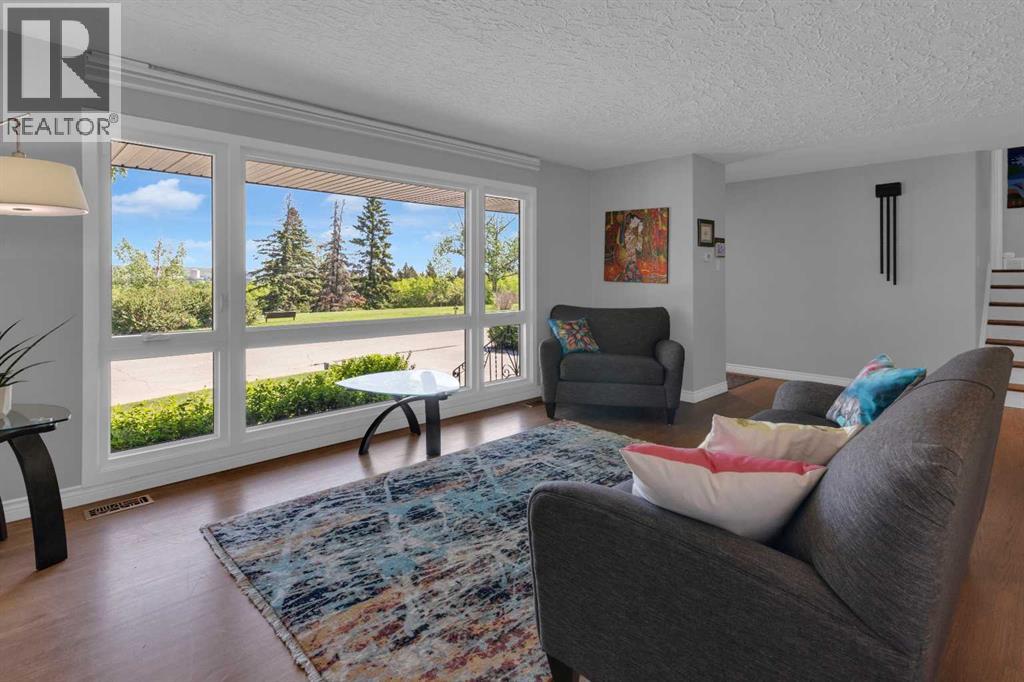 157 Wildwood Drive Sw, Calgary, Alberta  T3C 3C7 - Photo 6 - A2322249