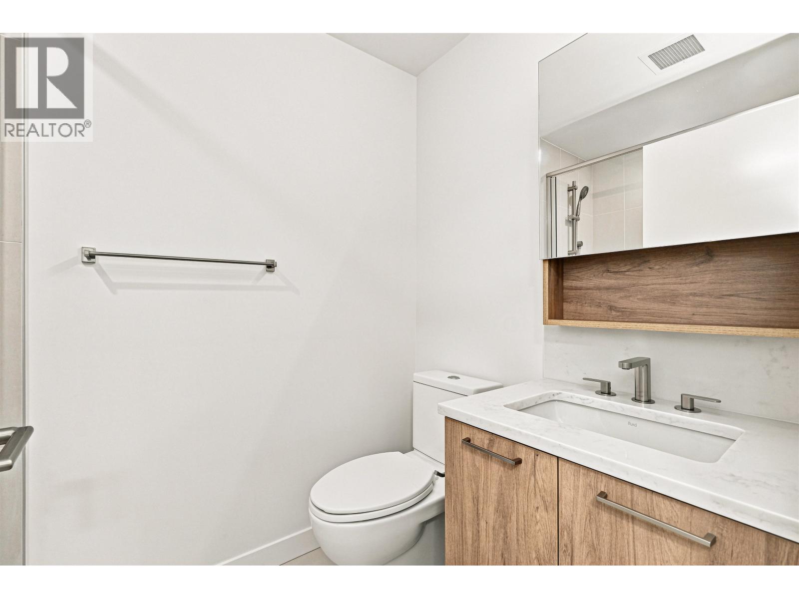 229 82 First Street, New Westminster, British Columbia V3L 0L8 - Photo 11 - R3145245