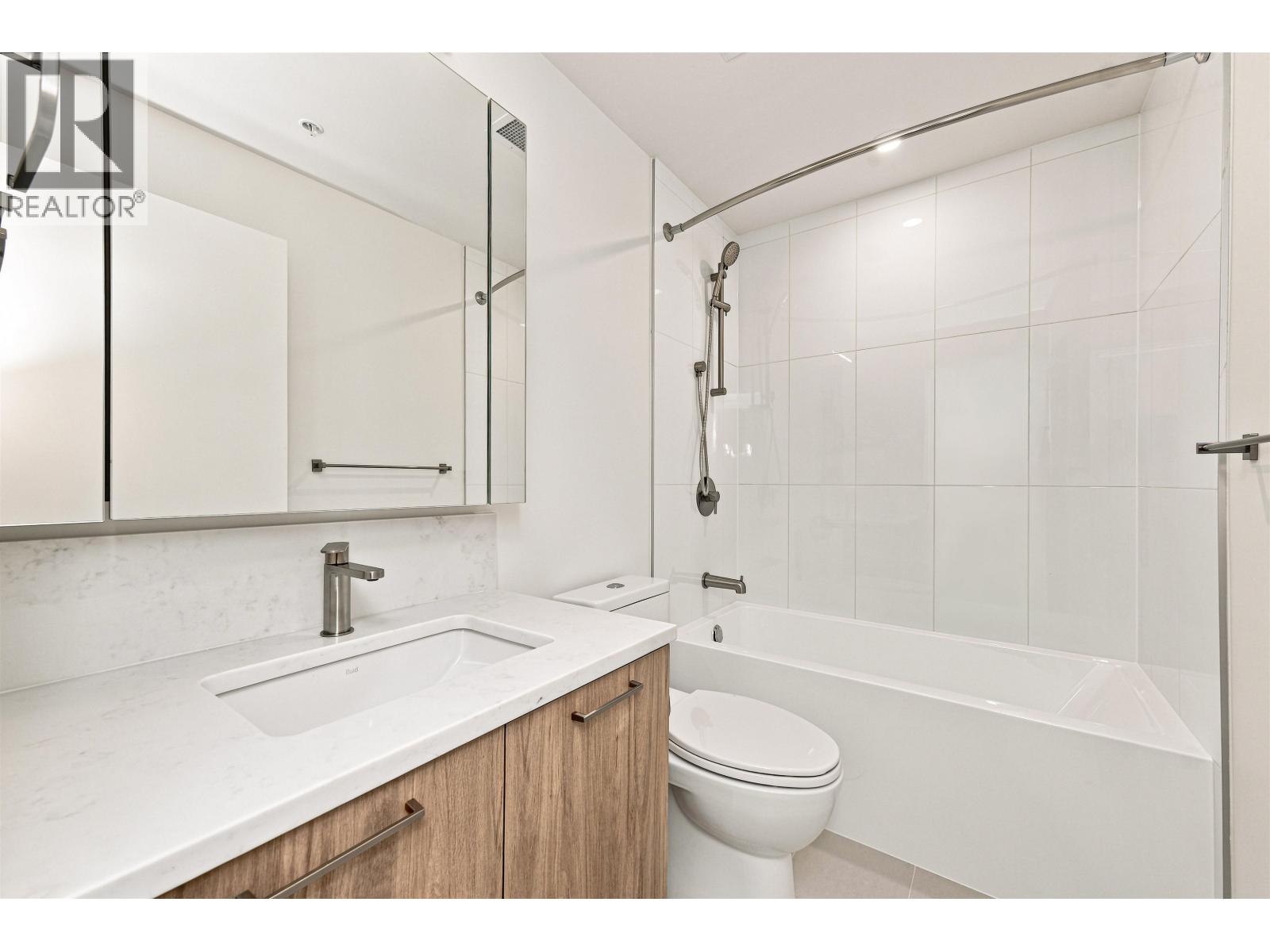 229 82 First Street, New Westminster, British Columbia V3L 0L8 - Photo 15 - R3145245