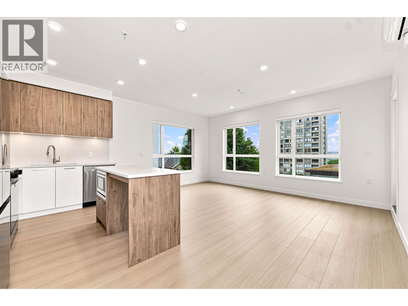 229 82 FIRST STREET, New Westminster, British Columbia