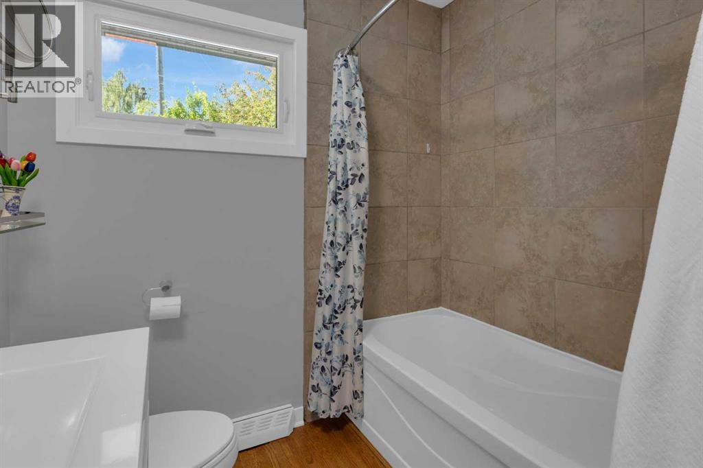157 Wildwood Drive Sw, Calgary, Alberta  T3C 3C7 - Photo 18 - A2322249