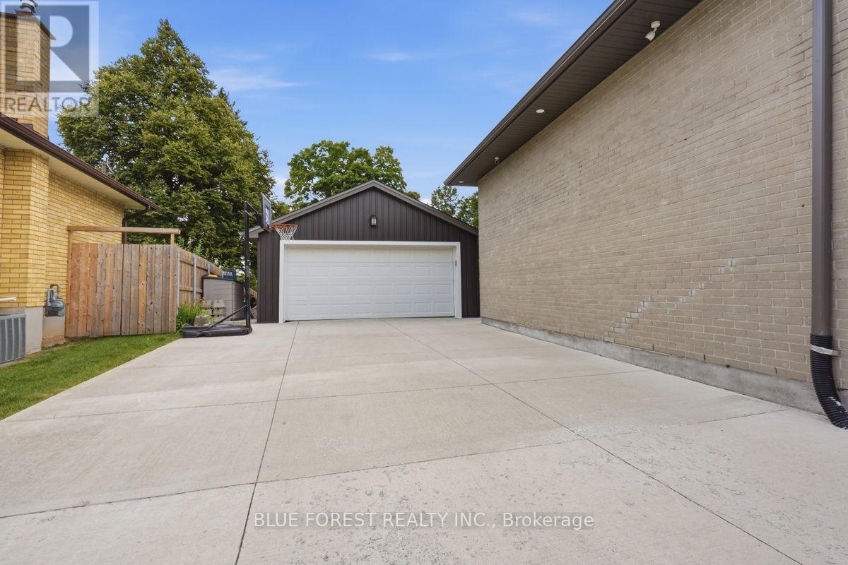 21 Agincourt Place, London South, Ontario  N5Z 4E8 - Photo 5 - X13552052