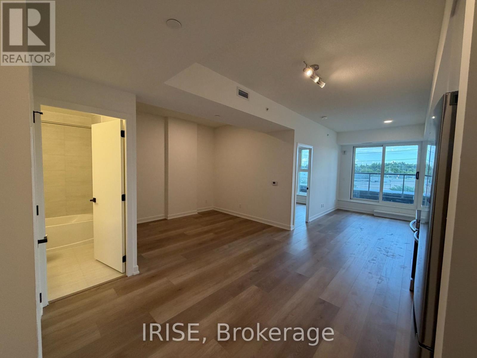 304 - 33 ERIE AVENUE - Photo 2