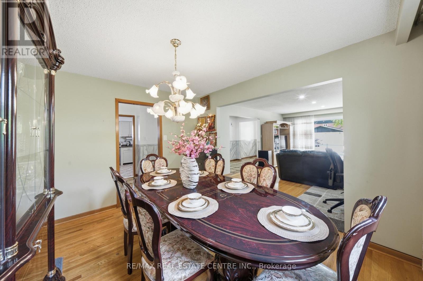 4 Manorcrest Street, Brampton, Ontario  L6S 2W9 - Photo 11 - W13552140