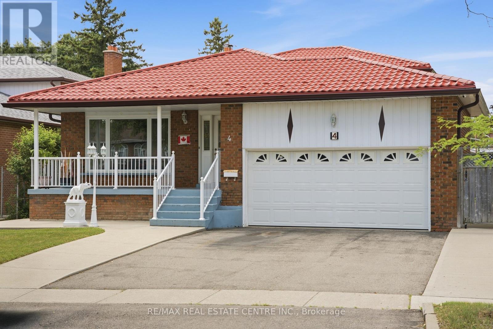 4 Manorcrest Street, Brampton, Ontario  L6S 2W9 - Photo 2 - W13552140