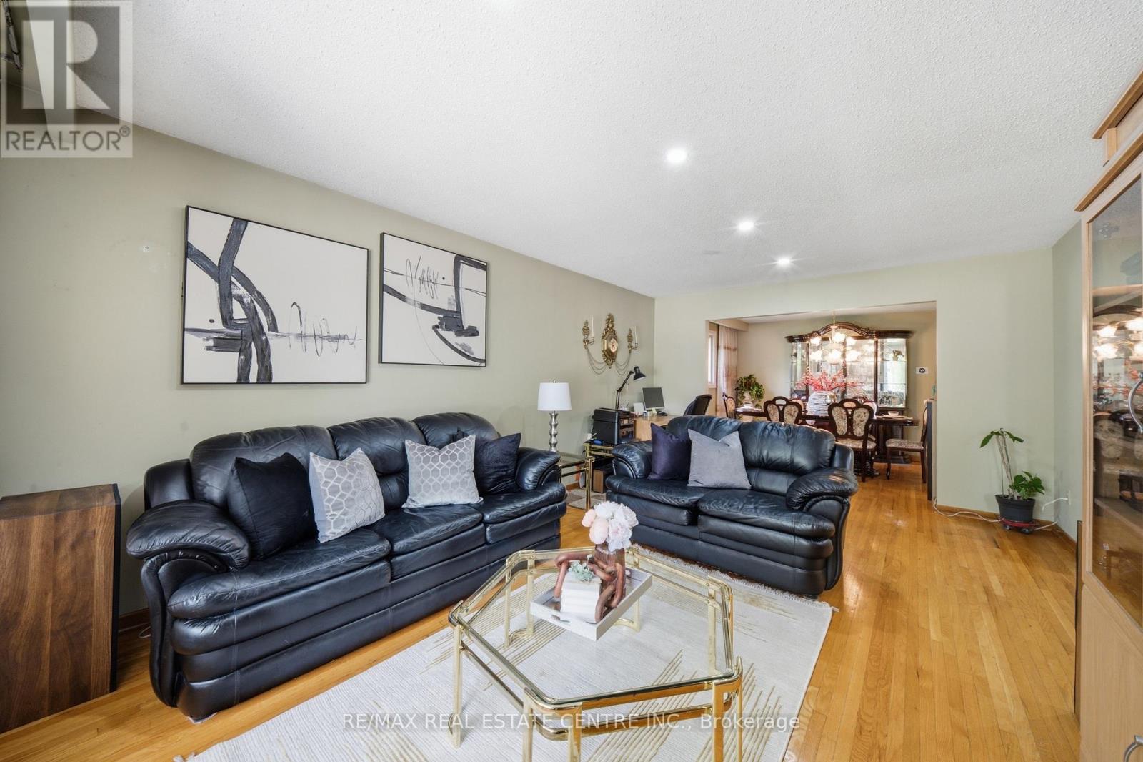 4 Manorcrest Street, Brampton, Ontario  L6S 2W9 - Photo 8 - W13552140