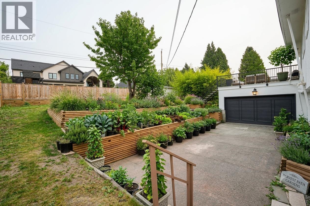 7969 Burnlake Drive, Burnaby, British Columbia  V5A 2G2 - Photo 6 - R3145128