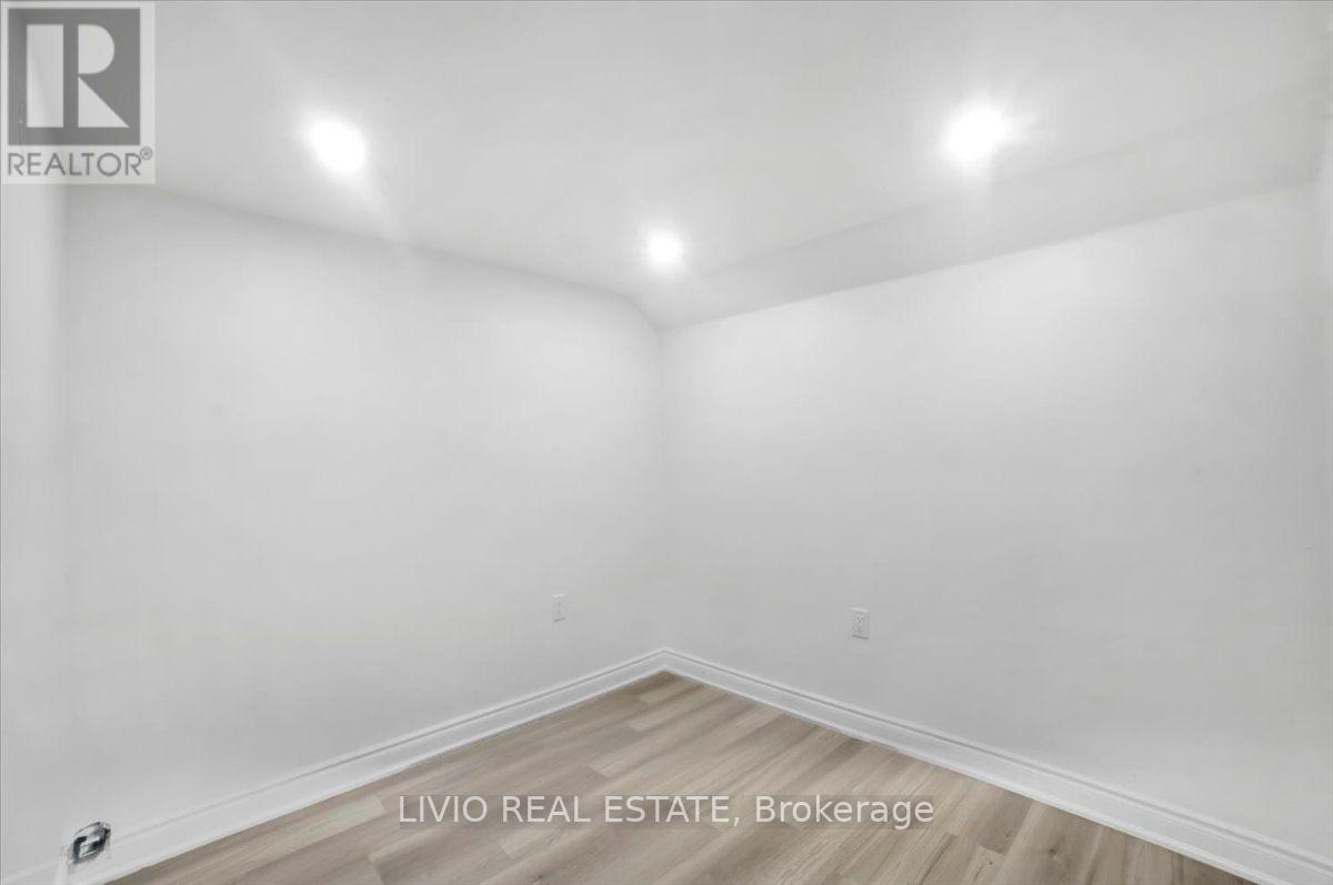 4002 Brandon Gate Drive, Mississauga, Ontario  L4T 3N4 - Photo 17 - W13542664