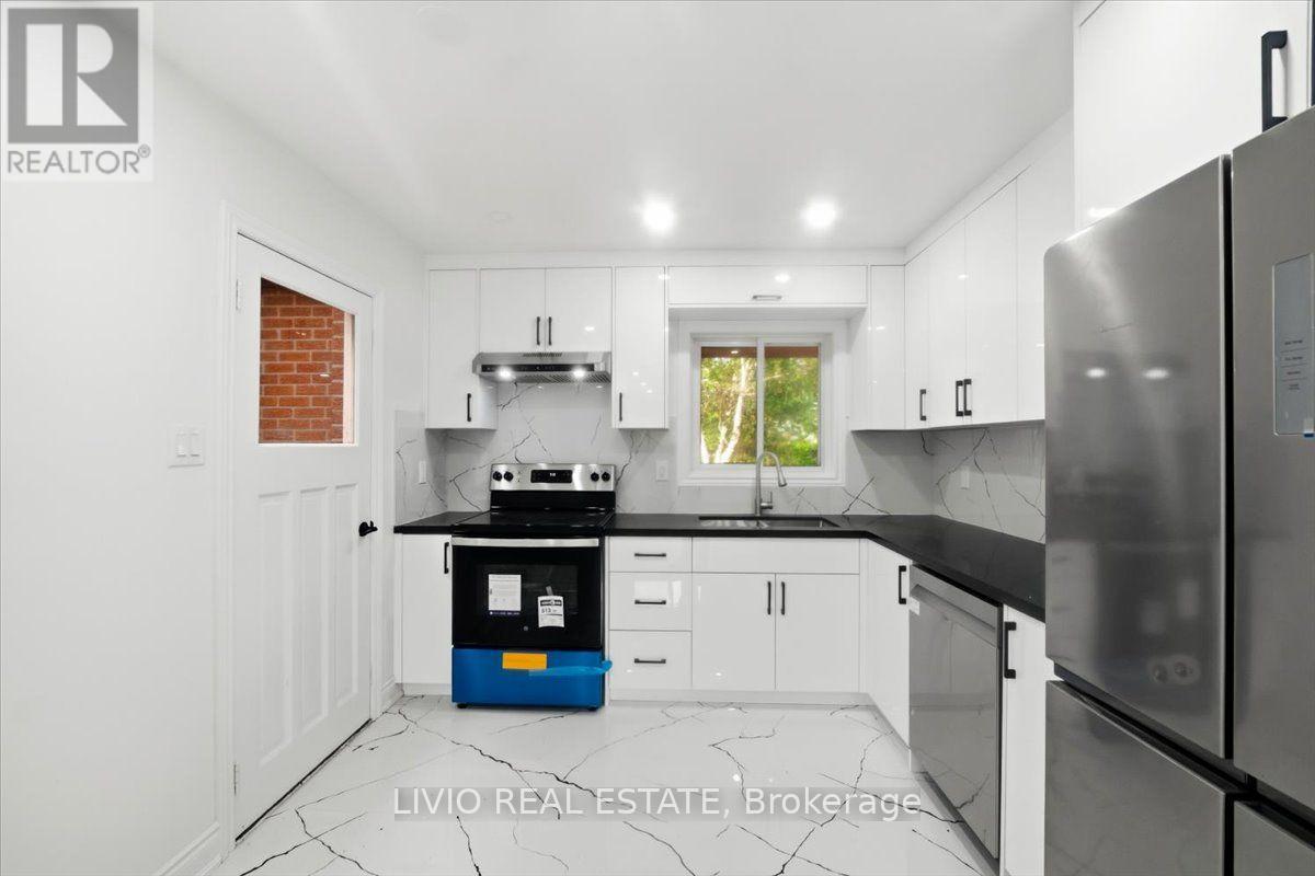 4002 Brandon Gate Drive, Mississauga, Ontario  L4T 3N4 - Photo 6 - W13542664