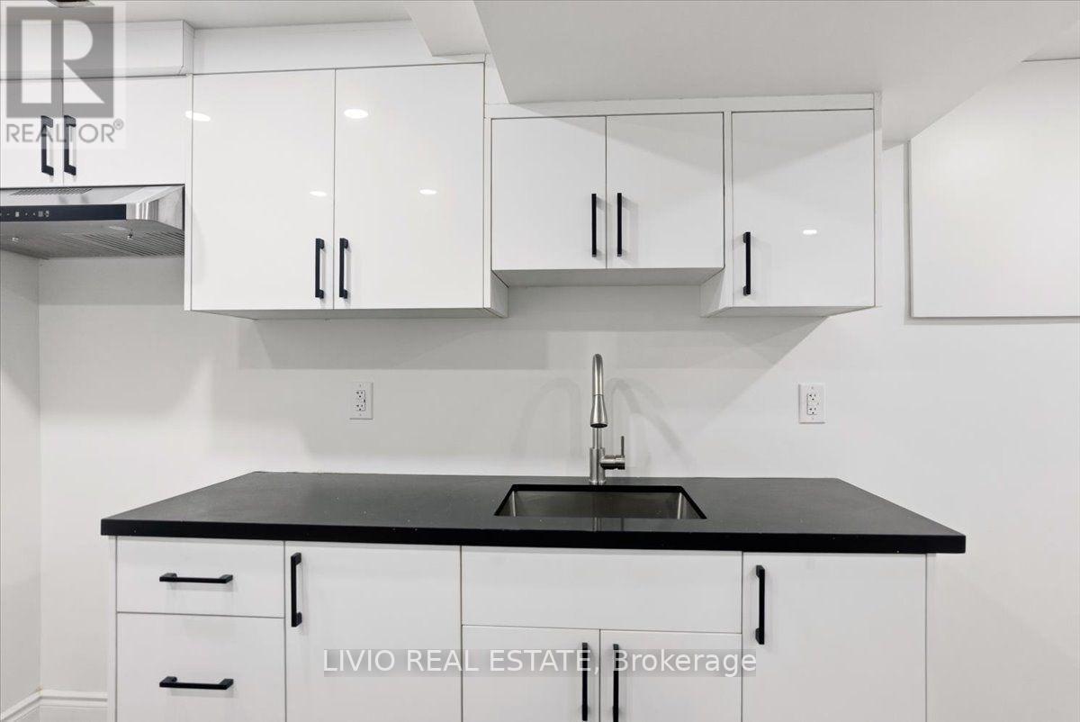4002 Brandon Gate Drive, Mississauga, Ontario  L4T 3N4 - Photo 7 - W13542664