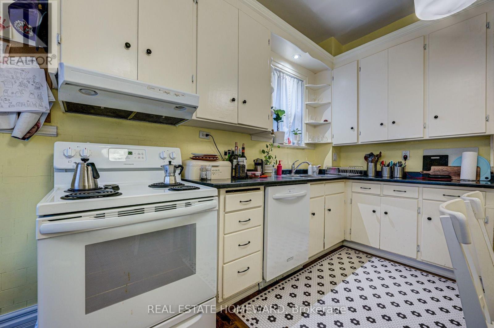 Main Fl - 66 Mackenzie Crescent, Toronto, Ontario  M6J 1T1 - Photo 15 - C13552210