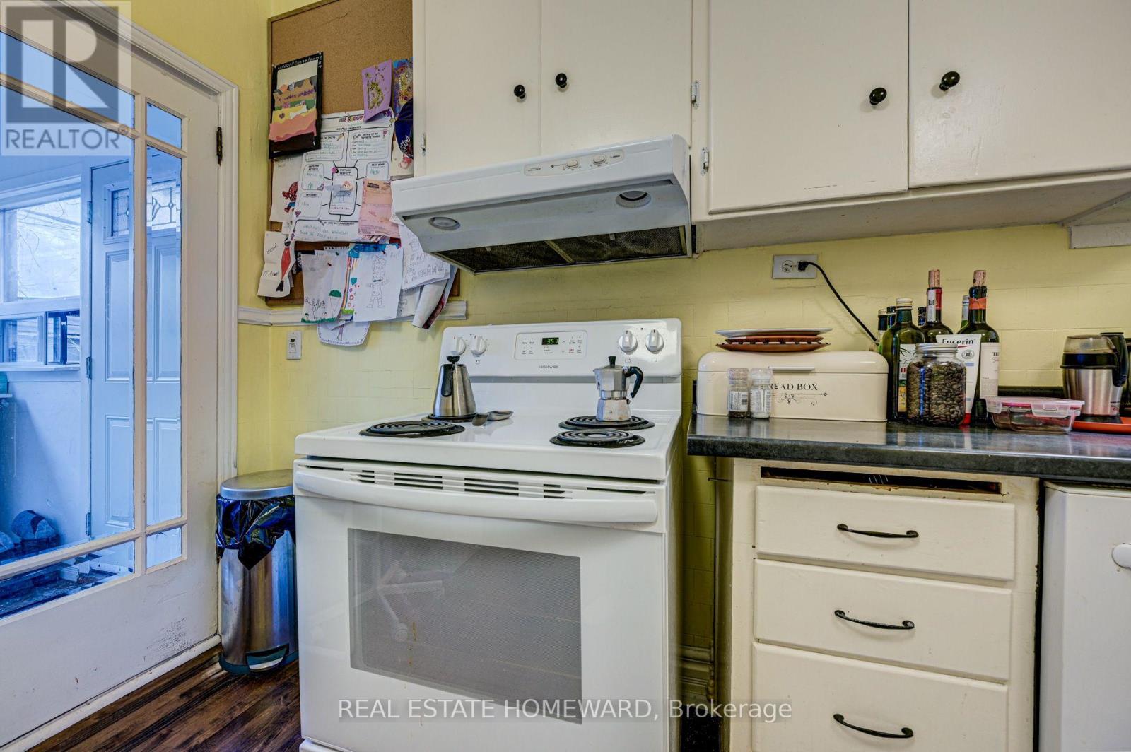 Main Fl - 66 Mackenzie Crescent, Toronto, Ontario  M6J 1T1 - Photo 17 - C13552210