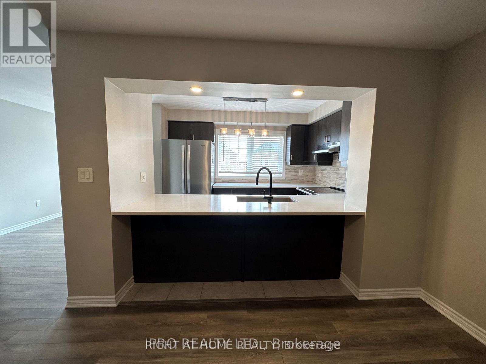 301 Murlock Heights, Milton, Ontario  L9E 1C3 - Photo 3 - W13552188