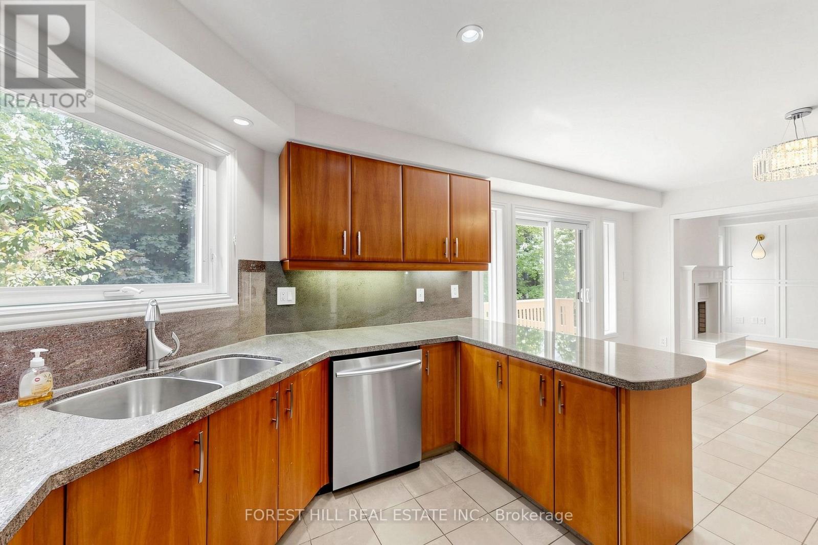 47 Edenbridge Drive, Vaughan, Ontario  L4J 7V1 - Photo 13 - N13060072