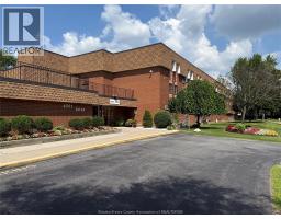 6563 THORNBERRY, Windsor, Ontario