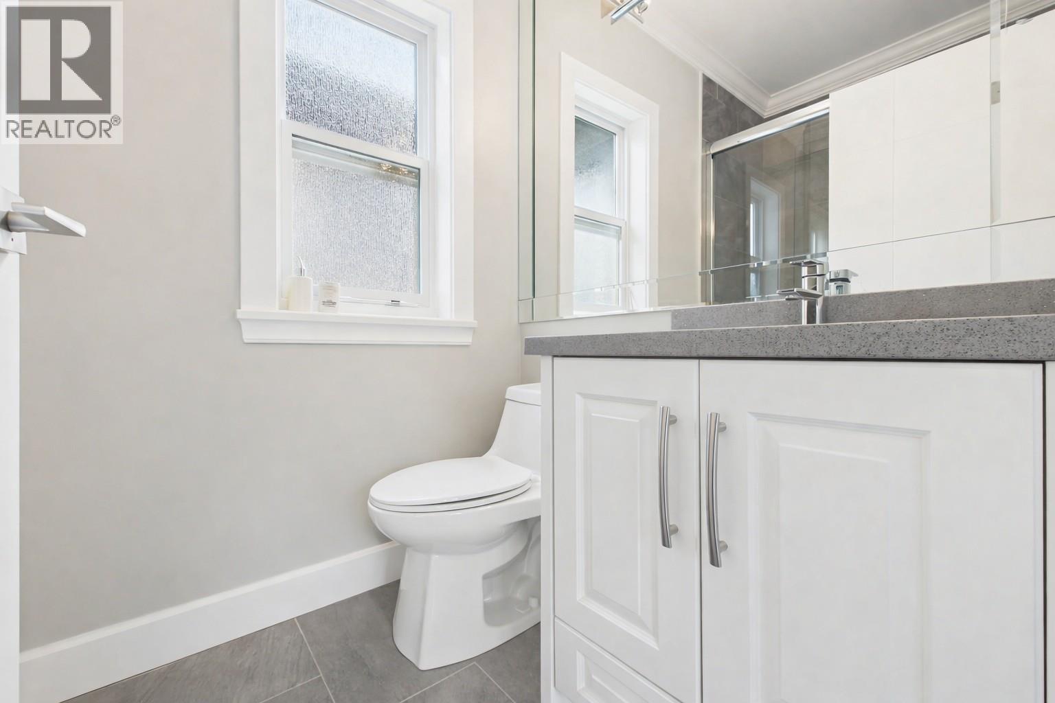 8468 12th Avenue, Burnaby, British Columbia  V3N 2L6 - Photo 24 - R3144473