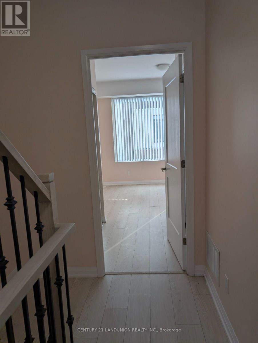 38 - 1050 Portage Parkway, Vaughan (Concord), Ontario  L4K 0K3 - Photo 2 - N13552232