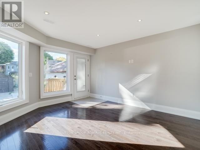 14 Rains Avenue, Toronto, Ontario  M6G 3H5 - Photo 10 - C13552270