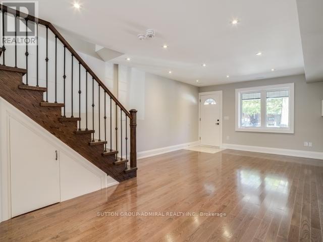 14 Rains Avenue, Toronto, Ontario  M6G 3H5 - Photo 4 - C13552270
