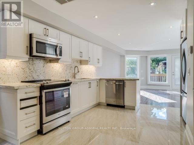 14 Rains Avenue, Toronto, Ontario  M6G 3H5 - Photo 5 - C13552270