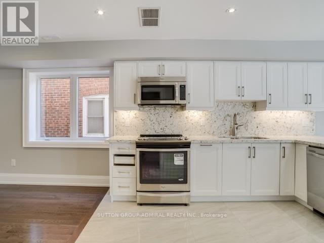 14 Rains Avenue, Toronto, Ontario  M6G 3H5 - Photo 6 - C13552270