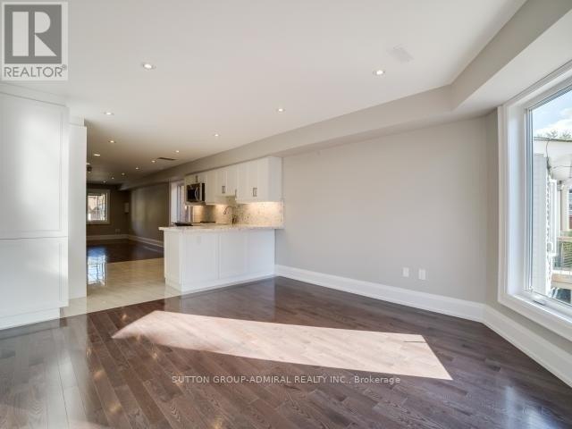 14 Rains Avenue, Toronto, Ontario  M6G 3H5 - Photo 7 - C13552270