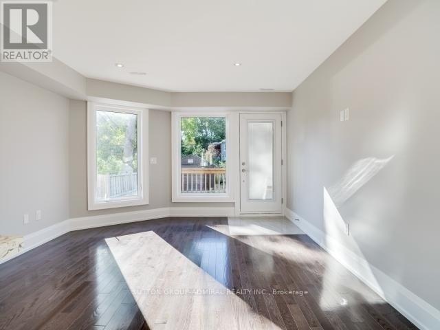 14 Rains Avenue, Toronto, Ontario  M6G 3H5 - Photo 9 - C13552270