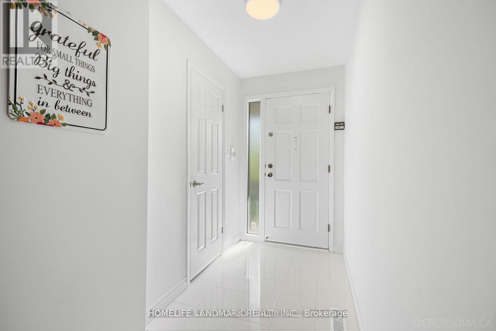 25 Lansbury Drive, Toronto, Ontario  M1V 3J2 - Photo 2 - E13552288