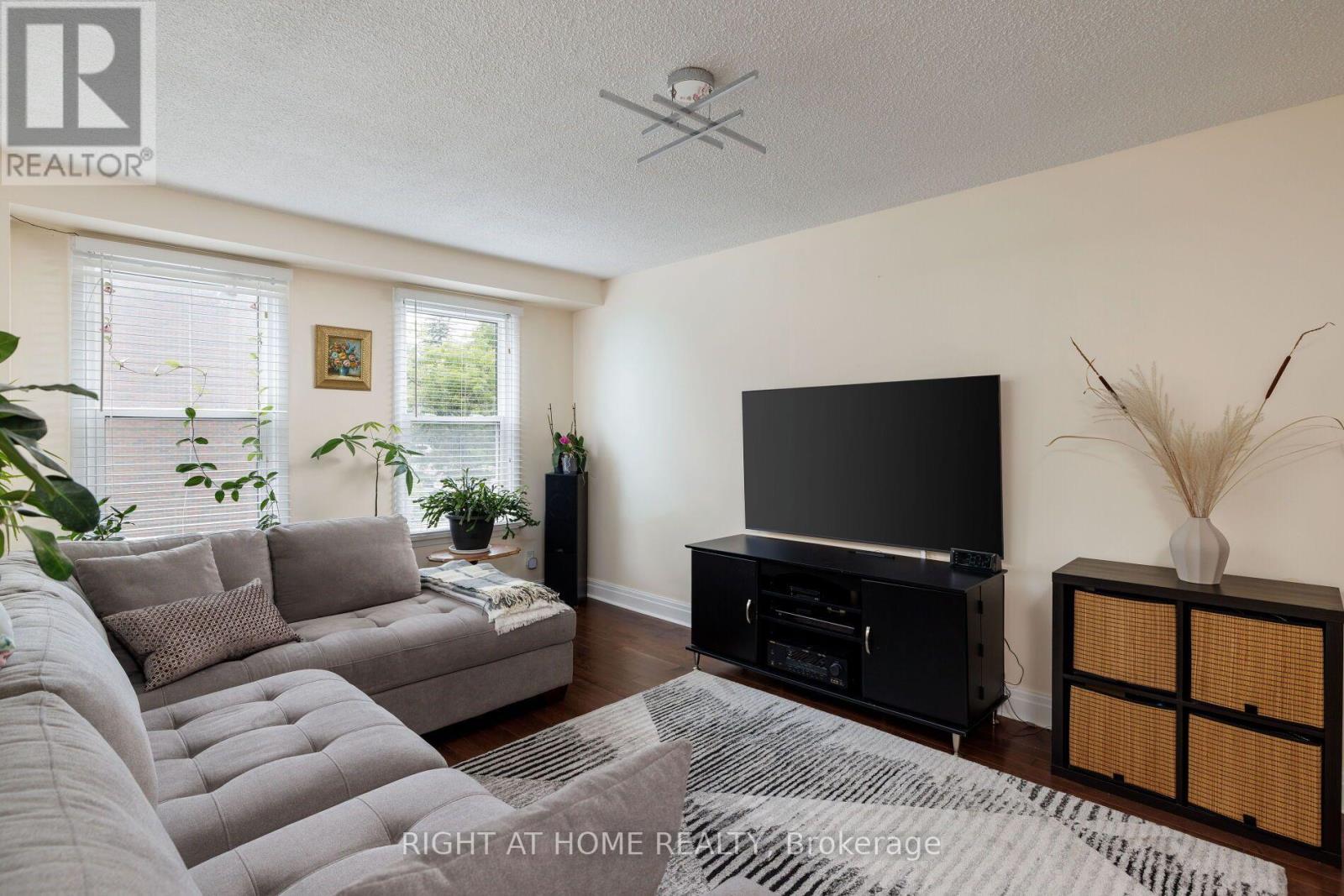 1994 John St Street, Markham, Ontario  L3T 1Z1 - Photo 2 - N13552256