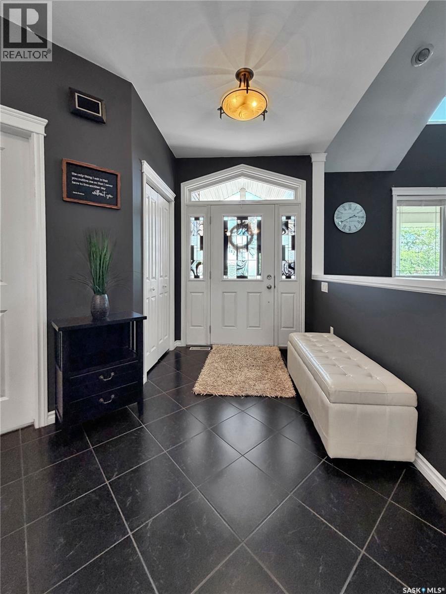 207 6th Street W, Carnduff, Saskatchewan  S0C 0S0 - Photo 9 - SK042155